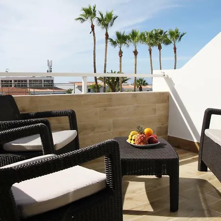 Coral Apartment *